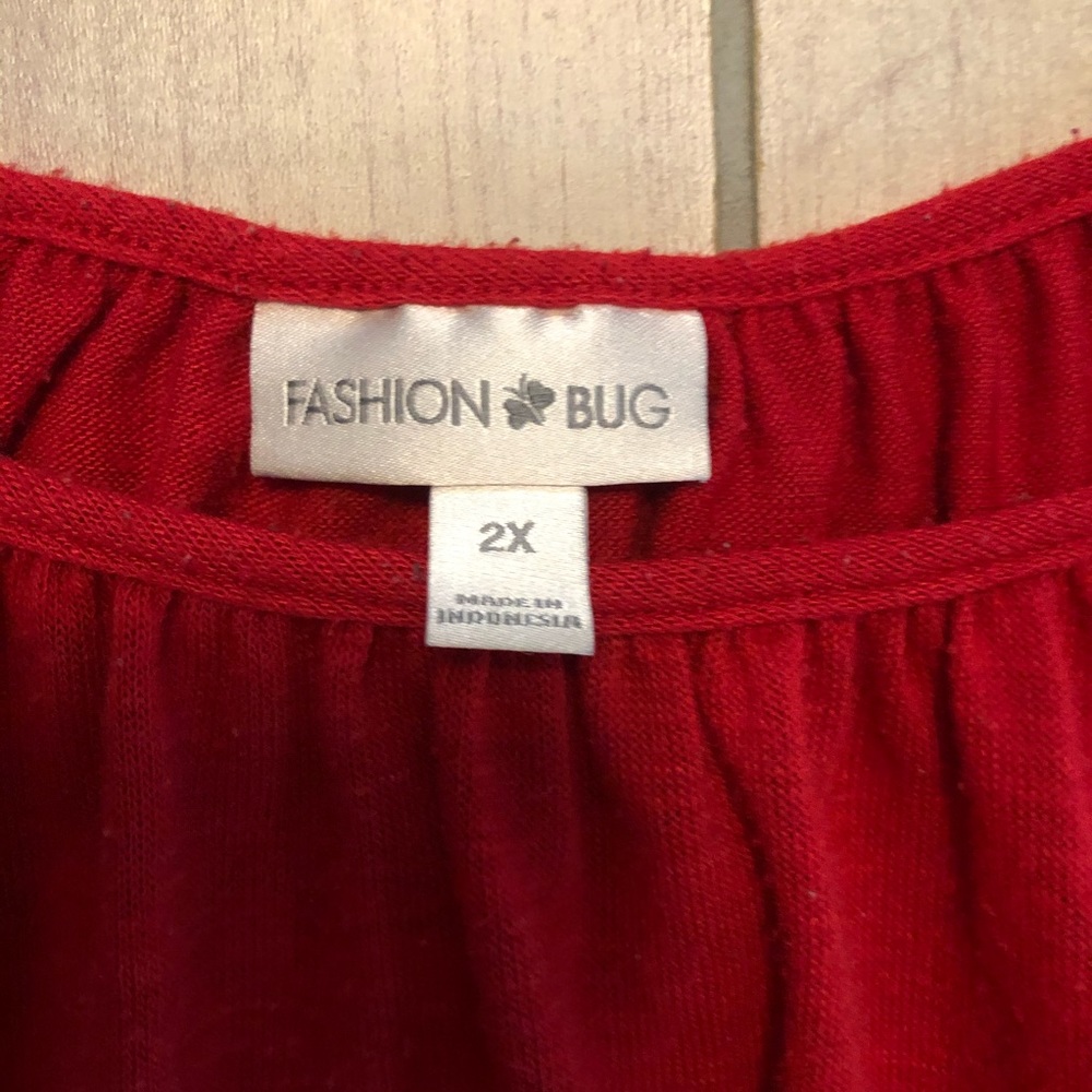 ✅ Red top - Picture 3 of 5